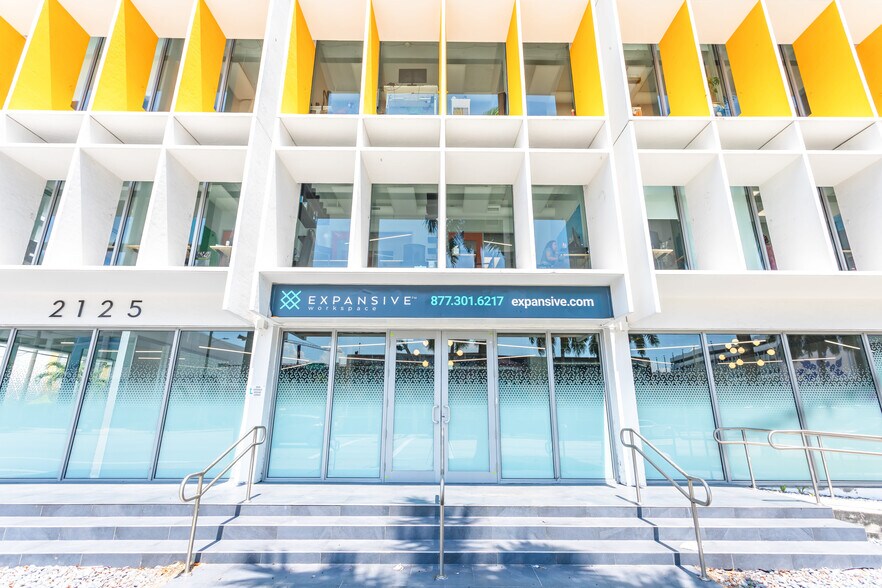 2125 Biscayne Blvd, Miami, FL à louer - Photo de l’immeuble – Image 3 sur 19