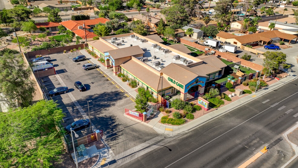 2488 E Russell Rd, Las Vegas, NV à vendre - Photo de l’immeuble – Image 3 sur 13