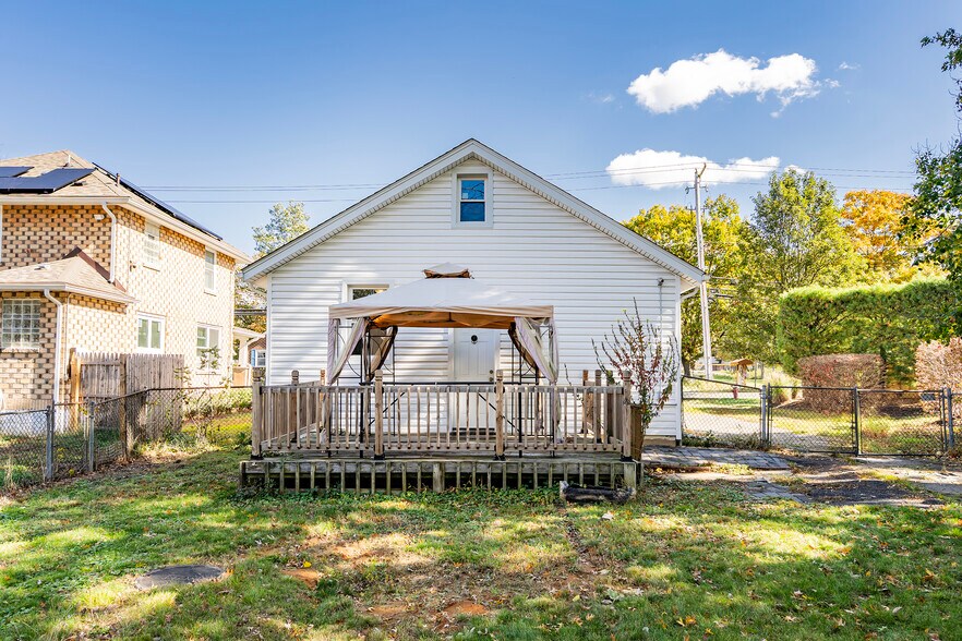 29 Wilson Ave, Manalapan Township, NJ à vendre - Photo de l’immeuble – Image 2 sur 12