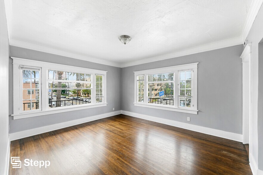 463 W 6th St, Long Beach, CA à vendre - Photo de l’immeuble – Image 3 sur 9
