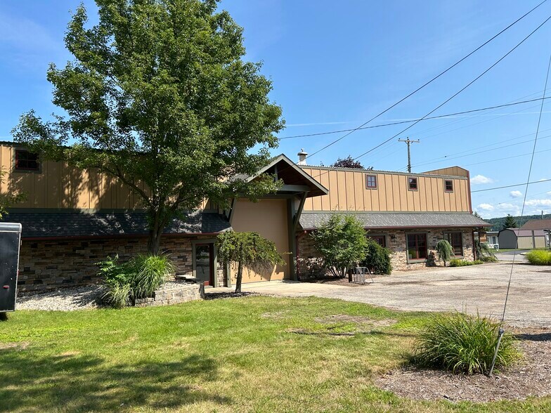 4946 Main St, Onekama, MI à vendre - Photo de l’immeuble – Image 3 sur 19