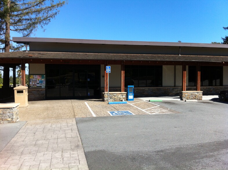 3201 Oak Knoll Dr, Redwood City, CA à louer - Photo de l’immeuble – Image 1 sur 8