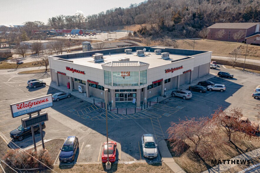 301 W Bennett Ave, Council Bluffs, IA à vendre - Photo de l’immeuble – Image 2 sur 4