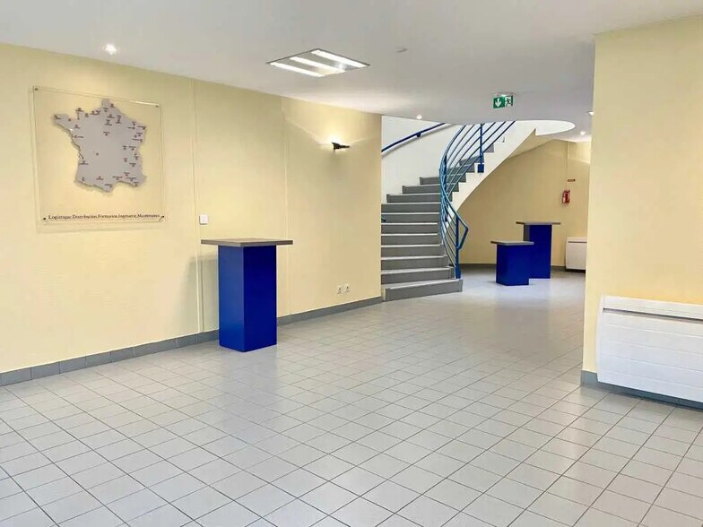 Bureau dans Mont-Saint-Aignan à vendre - Photo de l’immeuble – Image 2 sur 8