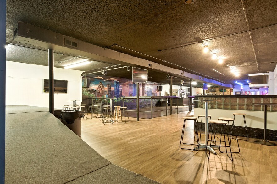 8604 Jensen Dr, Houston, TX à vendre - Photo intérieure – Image 2 sur 22