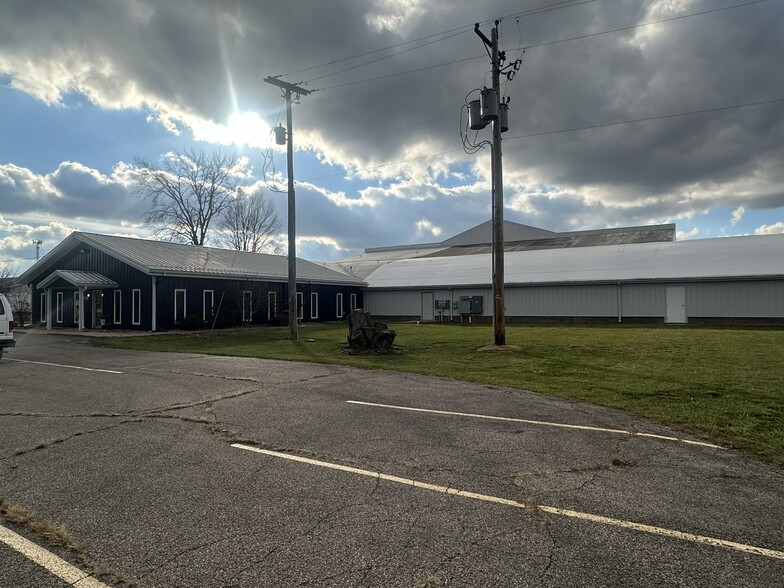 57332 N Main St, Three Rivers, MI à louer - Photo principale – Image 2 sur 29