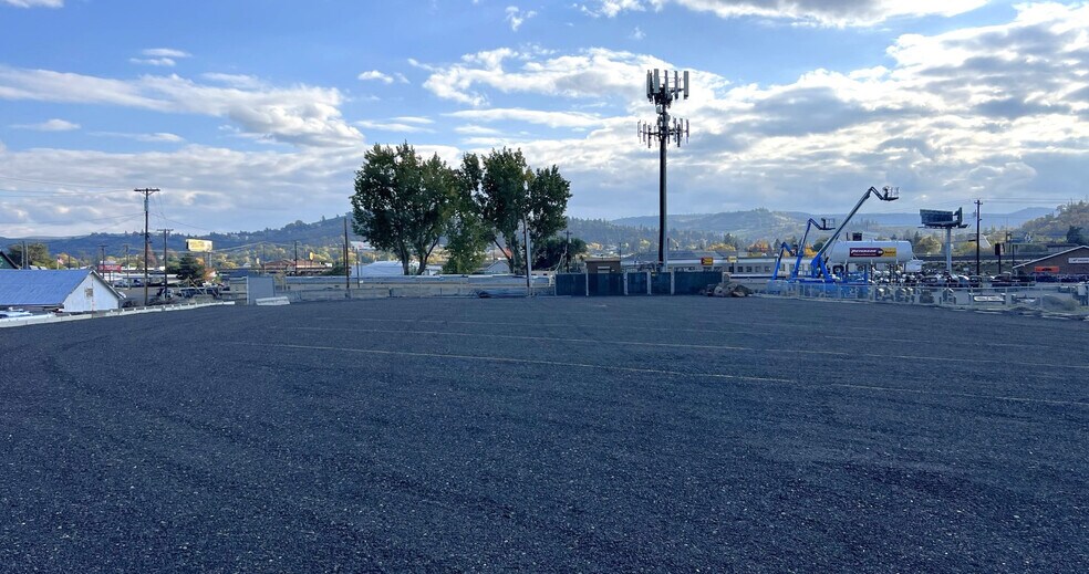 215 Terminal Ave, The Dalles, OR à vendre - Photo de l’immeuble – Image 1 sur 3