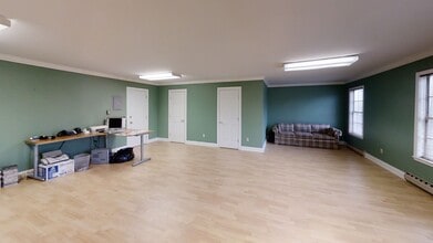 56 Danbury Rd, New Milford, CT à louer Photo intérieure– Image 2 sur 6