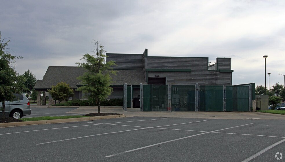 1780 Carl D. Silver Pky, Fredericksburg, VA à louer - Photo de l’immeuble – Image 2 sur 4
