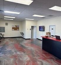 5760 Lady Ln, Hope Mills, NC à louer Hall d’entrée– Image 1 sur 2
