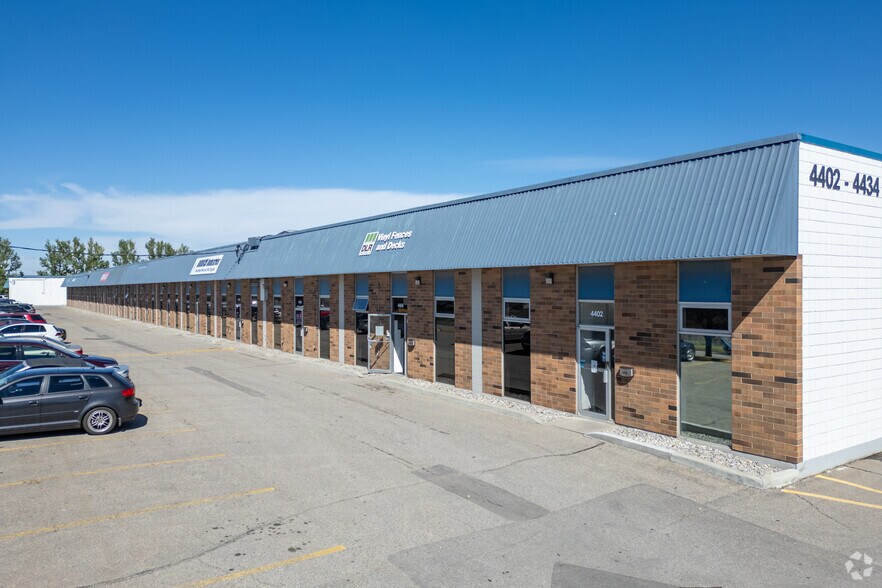 4402-4434 10th St NE, Calgary, AB à louer - Photo de l’immeuble – Image 1 sur 5
