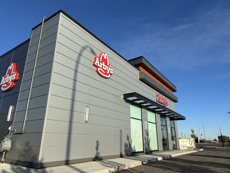 3713 Gateway Blvd NW, Edmonton, AB à louer - Photo de l’immeuble – Image 2 sur 9