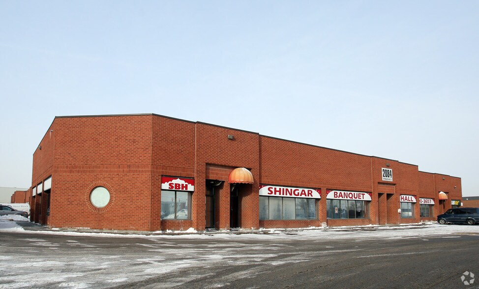 2084 Steeles Ave E, Brampton, ON à louer - Photo de l’immeuble – Image 2 sur 5