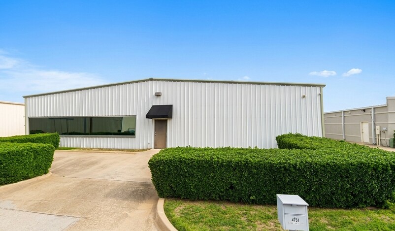 4750 Ratliff Ln, Addison, TX à louer - Photo de l’immeuble – Image 2 sur 3