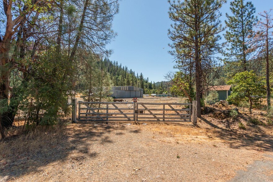 30661 State Highway 3, Douglas City, CA à vendre - Photo de l’immeuble – Image 2 sur 35