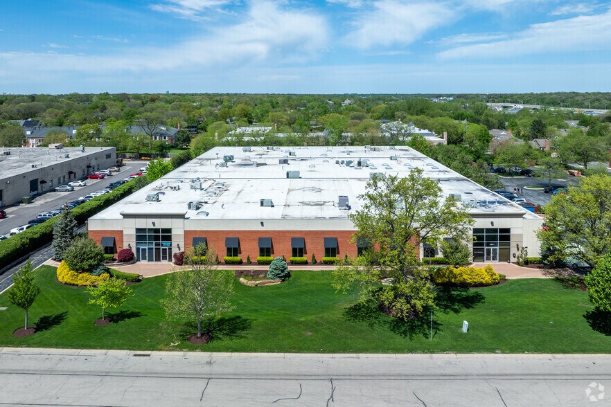 145 Tower Dr, Burr Ridge, IL à vendre - Photo de l’immeuble – Image 3 sur 10