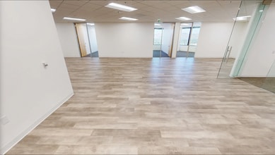 21650 Oxnard St, Woodland Hills, CA à louer Numérisation 3D Matterport– Image 1 sur 2