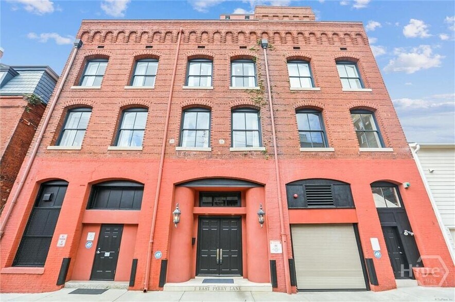 2 E Perry Ln, Savannah, GA à vendre - Photo de l’immeuble – Image 1 sur 6