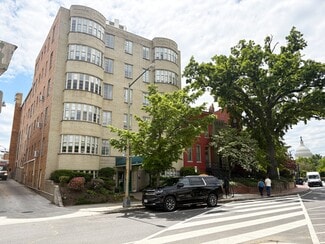Plus de détails pour 215 Constitution Ave NE, Washington, DC - Logement à vendre