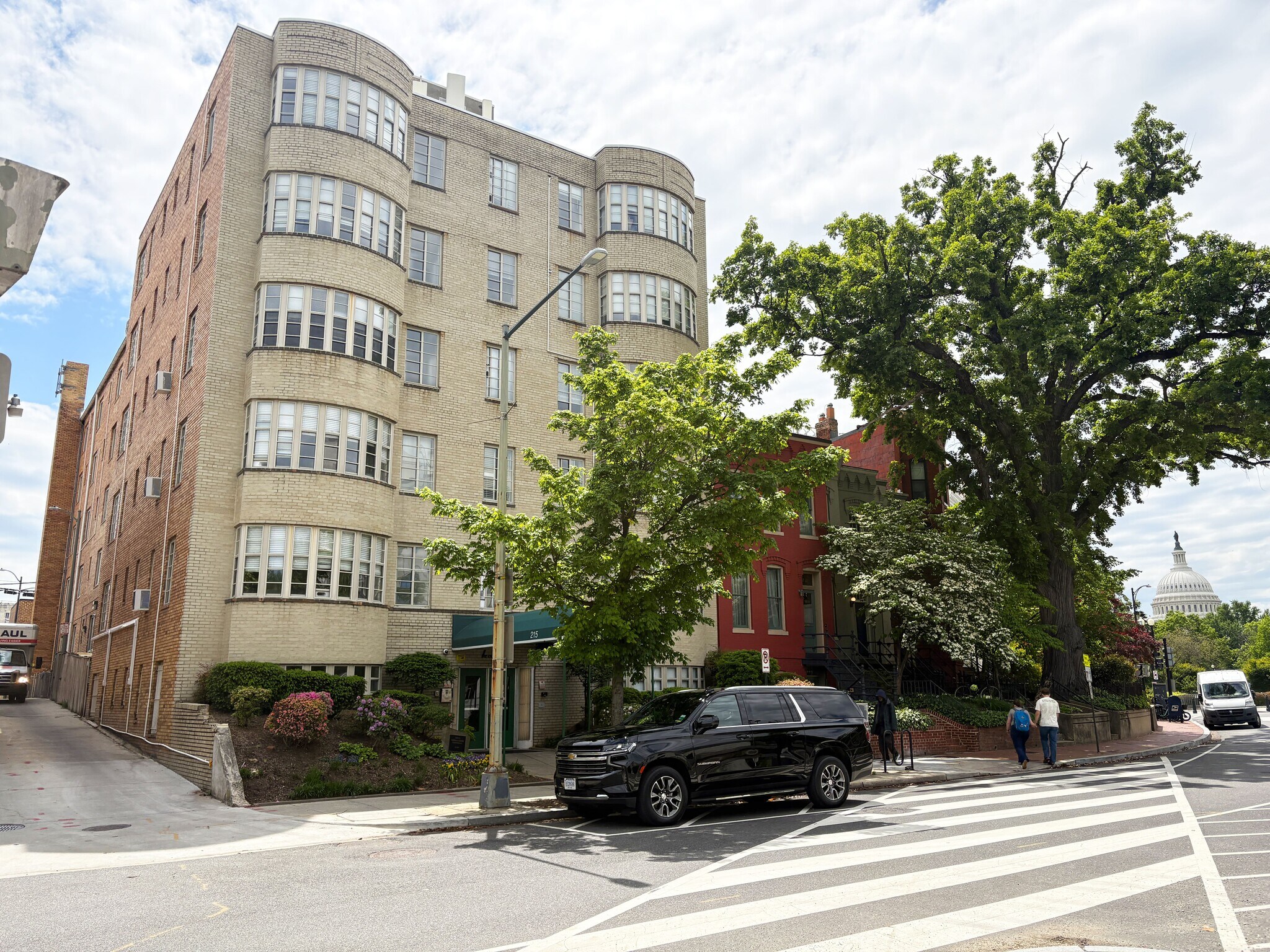 215 Constitution Ave NE, Washington, DC à vendre Photo de l’immeuble– Image 1 sur 16