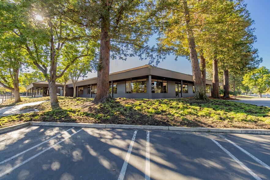 12900 Saratoga Ave, Saratoga, CA à louer - Photo de l’immeuble – Image 1 sur 4