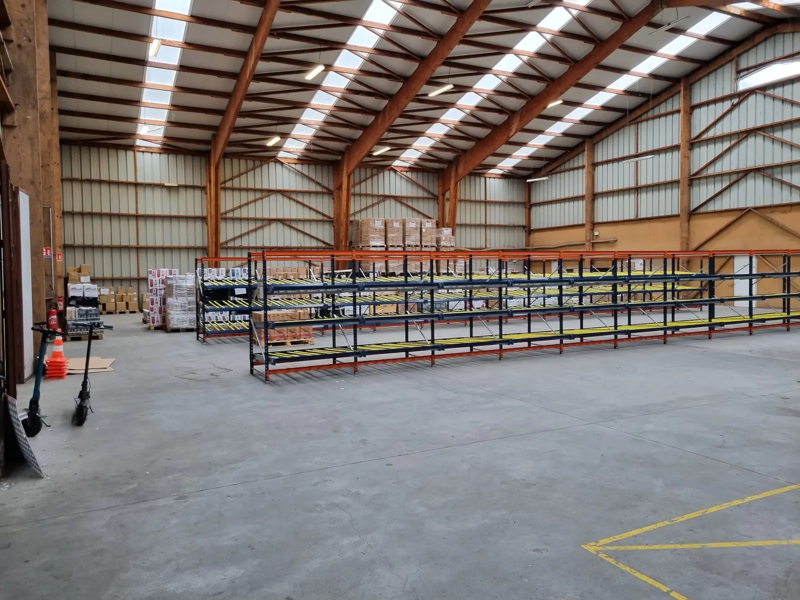 Industriel/Logistique dans Lisieux à vendre Photo de l’immeuble– Image 1 sur 3