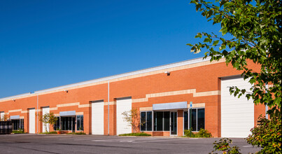 2 Crossing Way, Owings Mills, MD à louer Photo de l’immeuble– Image 1 sur 2