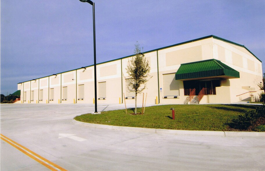 567 Ocoee Business Pky, Ocoee, FL à louer - Photo de l’immeuble – Image 3 sur 6