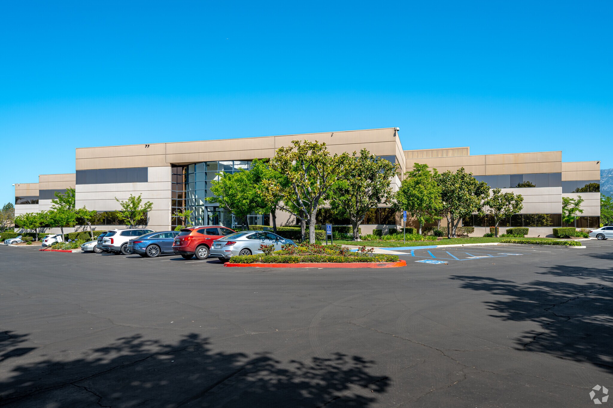 3200 Inland Empire Blvd, Ontario, CA à louer Photo principale– Image 1 sur 10