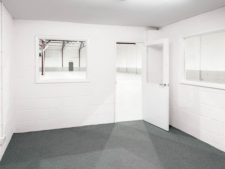 Unit 2, Royston à vendre - Photo de l’immeuble – Image 3 sur 9