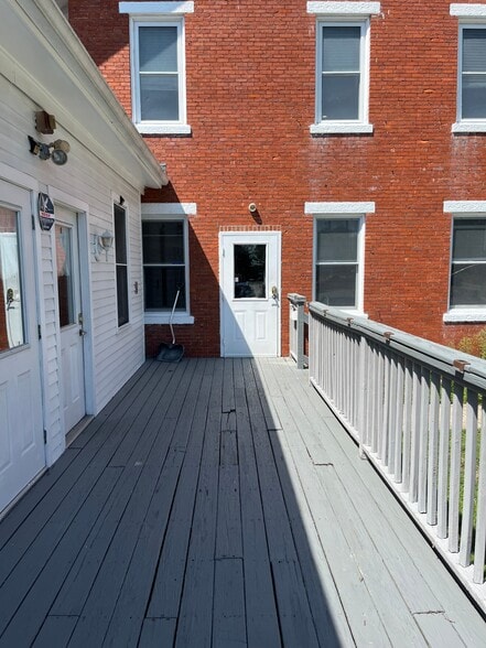 1390 Mendon Rd, Cumberland, RI à louer - Photo de l’immeuble – Image 2 sur 2