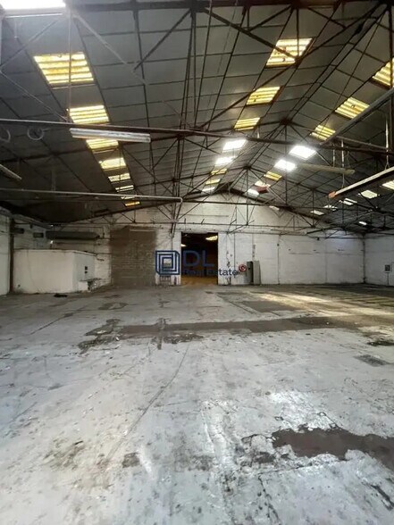 Industriel/Logistique dans Thiverval-Grignon à louer - Photo principale – Image 1 sur 13