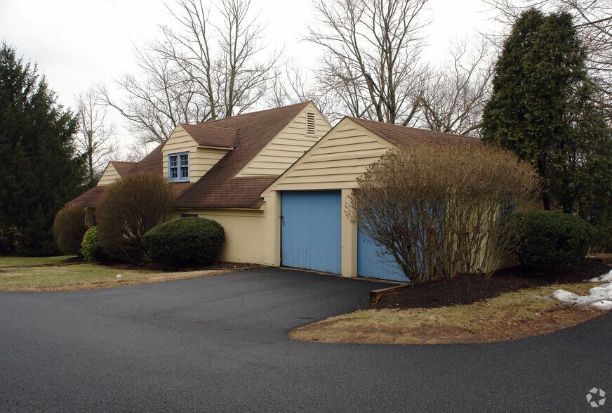 831 Dekalb Pike, Blue Bell, PA à vendre - Photo de l’immeuble – Image 2 sur 2