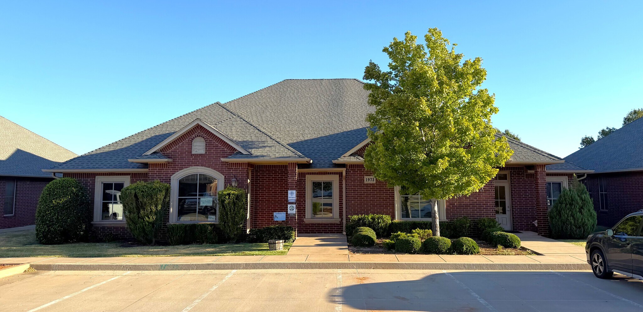 1973 W 33rd St, Edmond, OK à louer Photo de l’immeuble– Image 1 sur 8