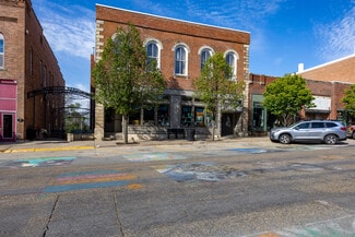 Plus de détails pour 114-118 St SW, Mount Vernon, IA - Local commercial à vendre