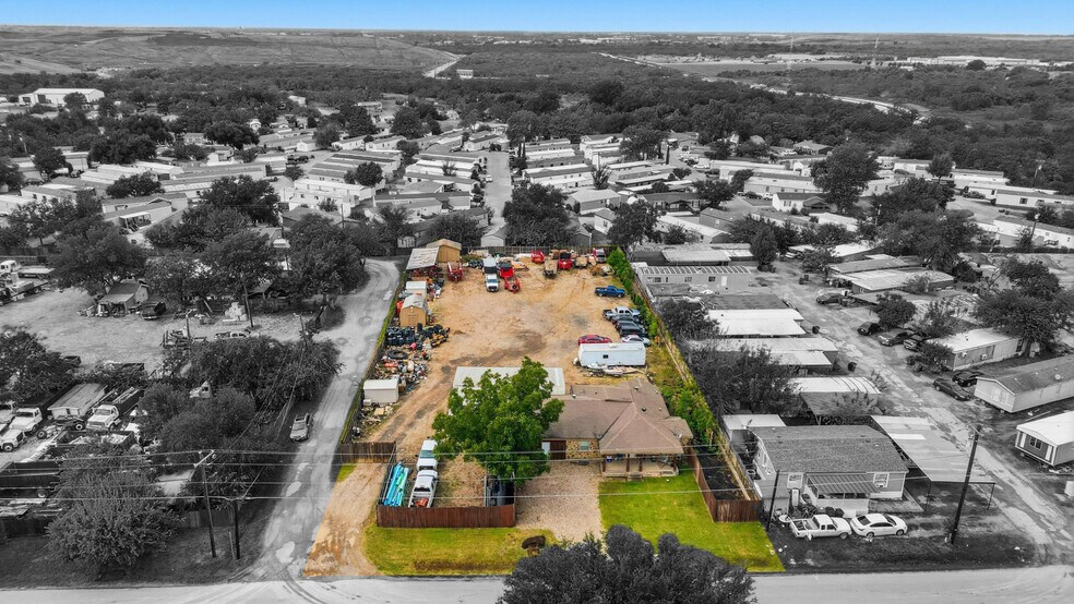 810 Holfords Prairie Rd, Lewisville, TX à vendre - Photo de l’immeuble – Image 3 sur 16