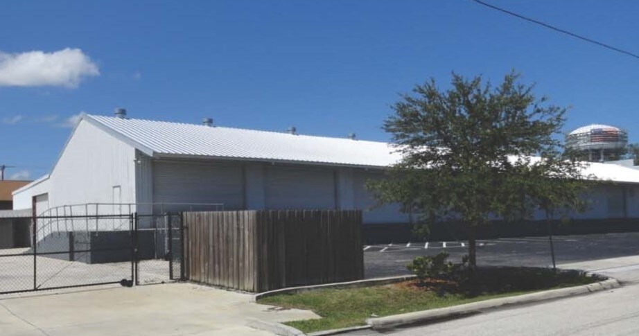 520 Saint Johns St, Cocoa, FL à louer - Photo de l’immeuble – Image 2 sur 2