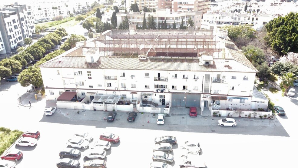 Industriel/Logistique dans Torremolinos à vendre - Photo de l’immeuble – Image 2 sur 38