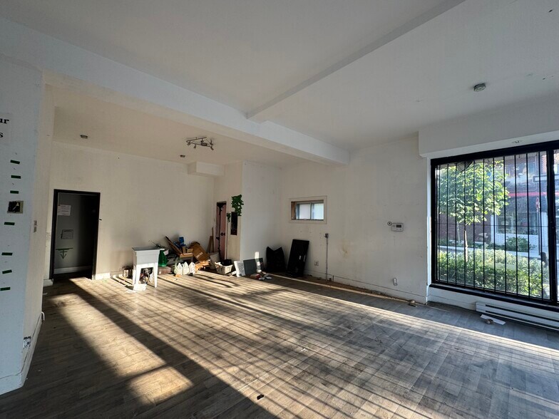 4640 Sainte-Catherine E, Montréal, QC à louer - Photo de l’immeuble – Image 3 sur 9