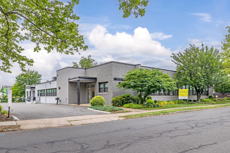58 E Willow St, Millburn NJ - Local industriel/logistique