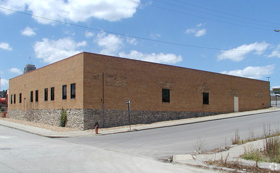 1120 E 13th St, Kansas City, MO à louer - Photo de l’immeuble – Image 3 sur 5