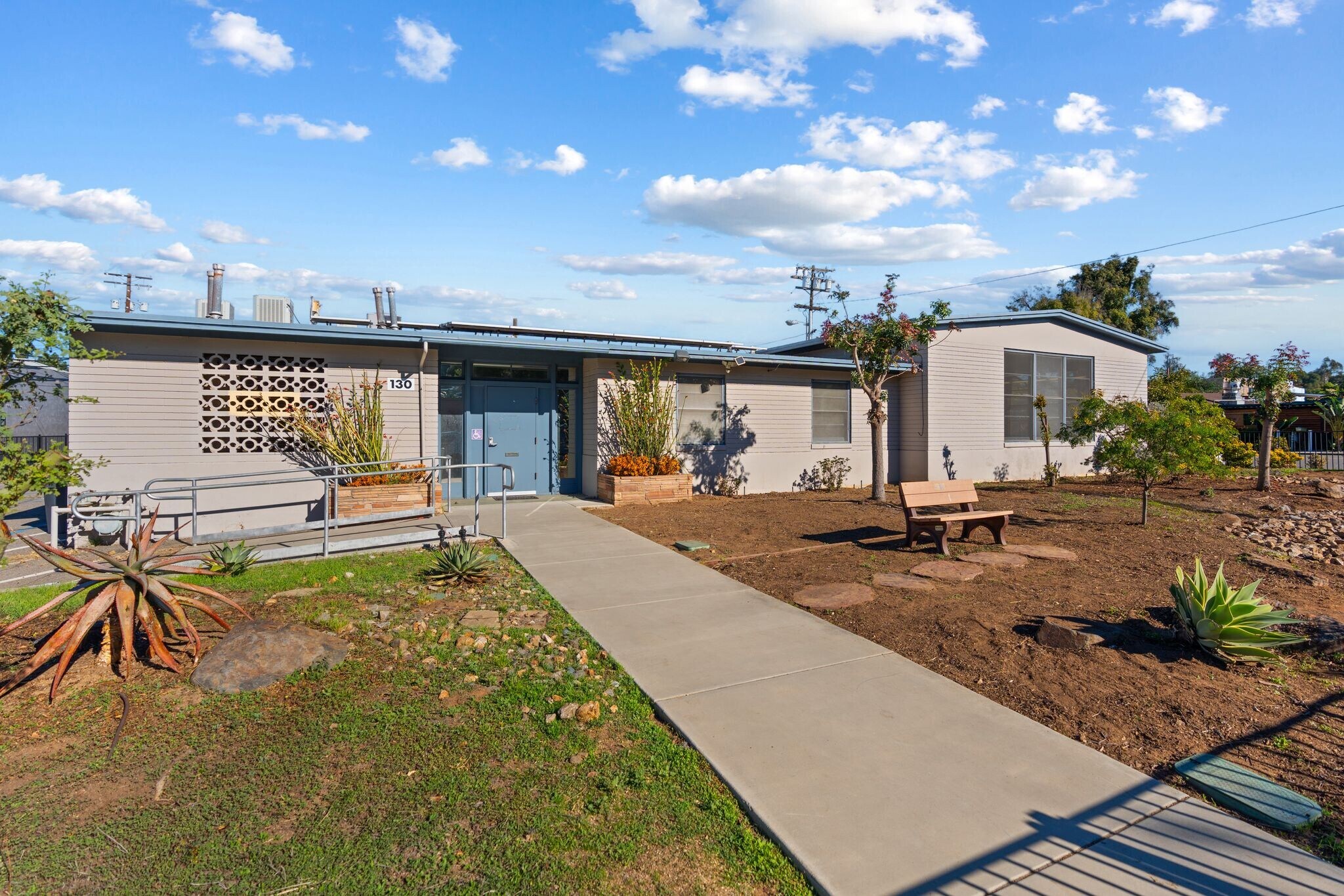 130 E Alvarado St, Fallbrook, CA à vendre Photo de l’immeuble– Image 1 sur 15