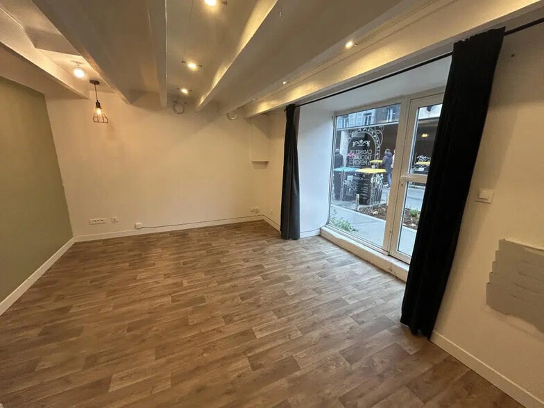 Local commercial dans Nantes à louer - Photo de l’immeuble – Image 3 sur 5