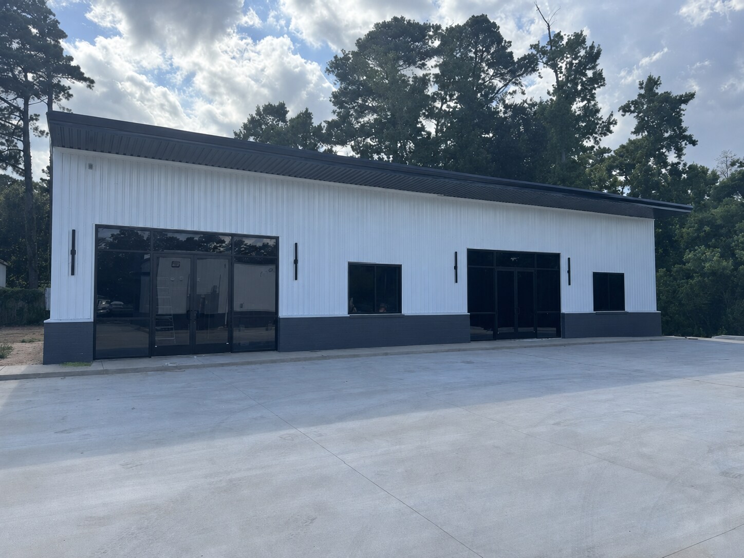 923 Honea Egypt rd, Magnolia, TX à louer Photo de l’immeuble– Image 1 sur 6