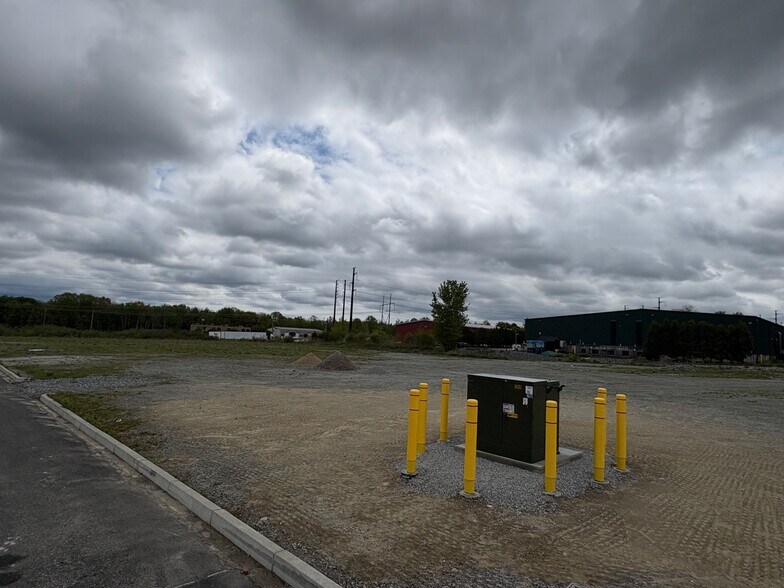 Western Industrial Dr, Cranston, RI à vendre - Photo de l’immeuble – Image 3 sur 3