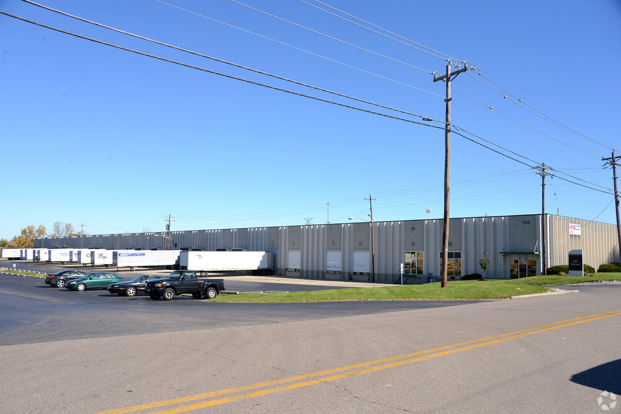 246-256 Circle Freeway Dr, Cincinnati, OH à louer Photo de l’immeuble– Image 1 sur 7