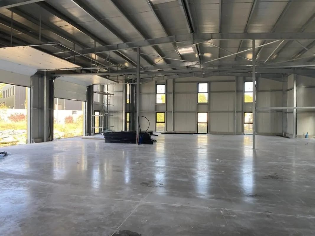 Local d’activités dans Le Petit-Quevilly à louer Photo de l’immeuble– Image 1 sur 4