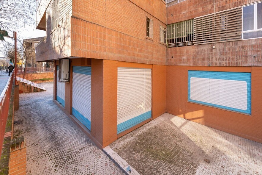 Local commercial dans Granada, Granada à louer - Photo de l’immeuble – Image 3 sur 25