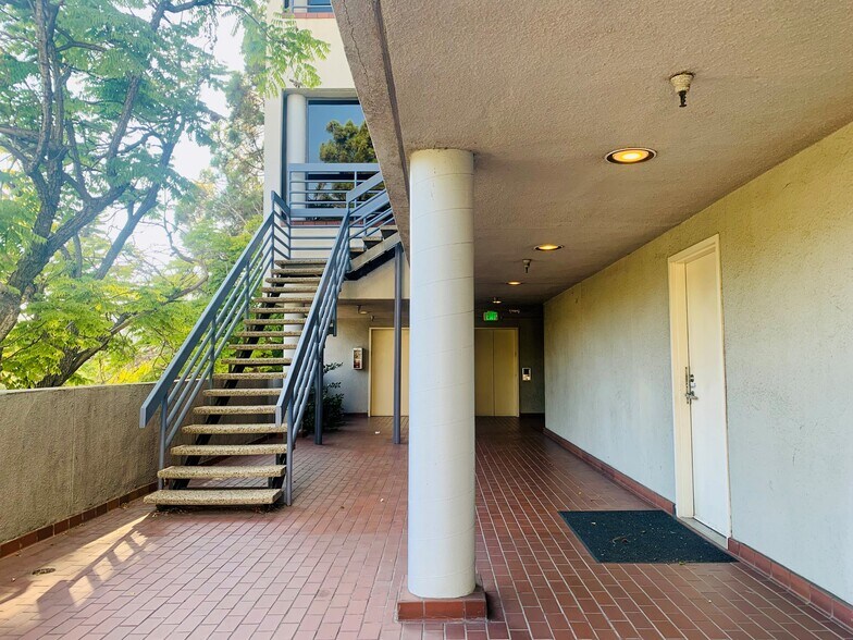 1809 Verdugo Blvd, Glendale, CA à louer - Photo de l’immeuble – Image 3 sur 6