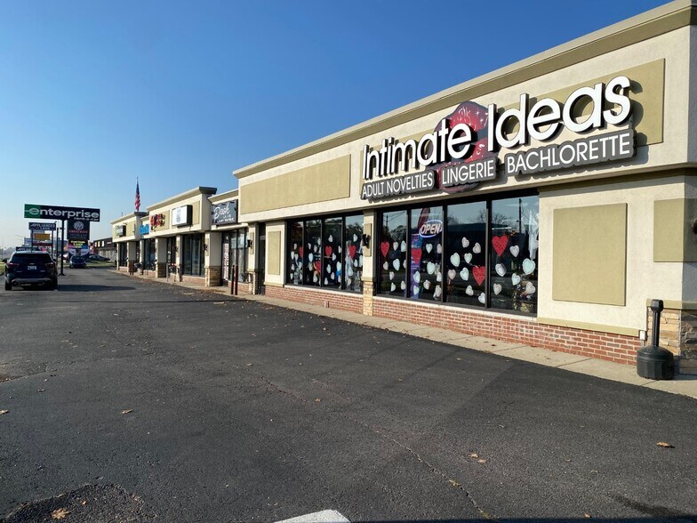 36633-36649 S Gratiot Ave, Clinton Township, MI à louer - Photo de l’immeuble – Image 2 sur 4